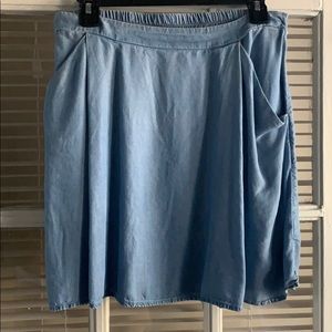 Denim skirt with pockets